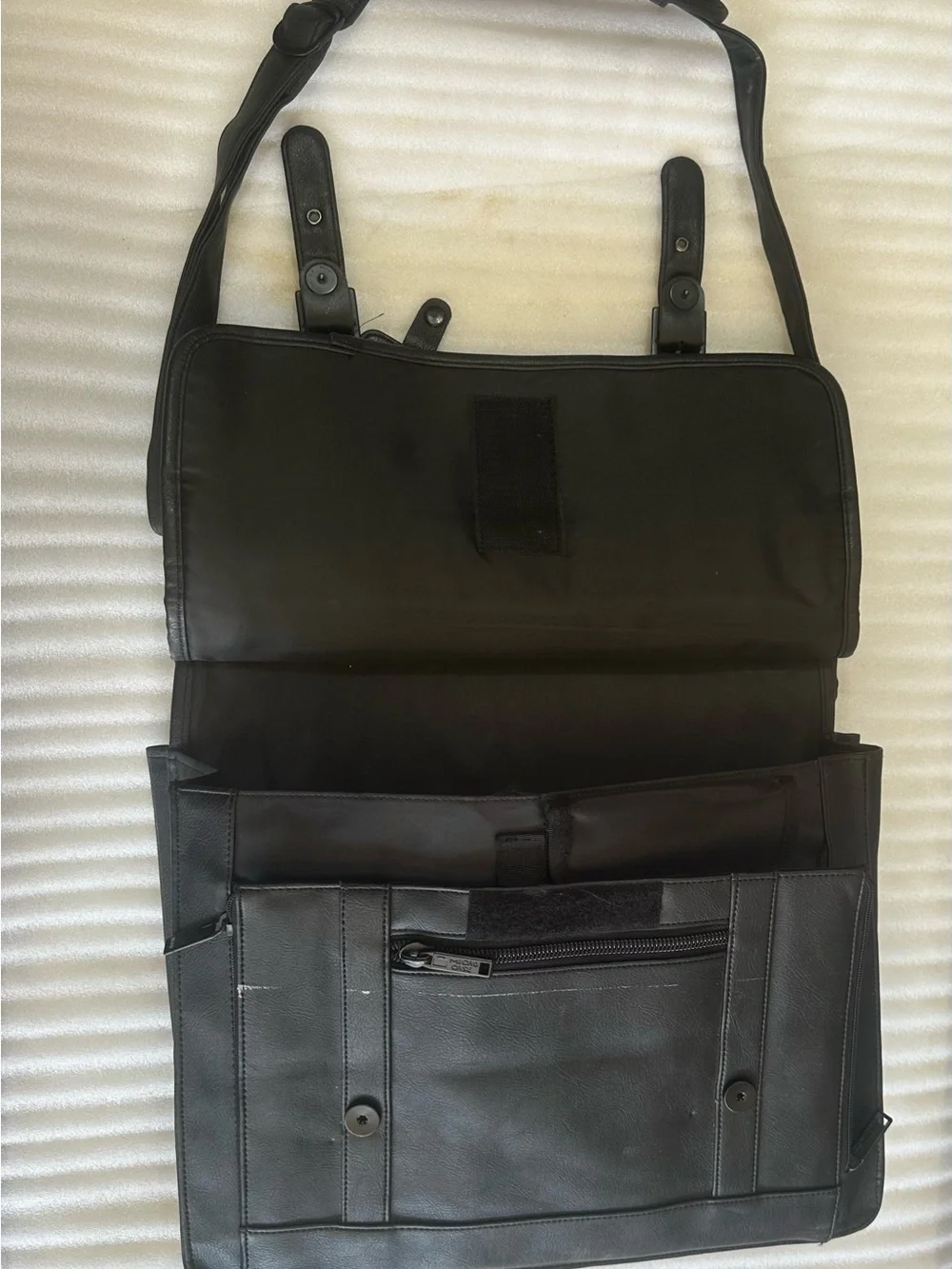 Leather Briefcase Messenger Bag in Black - Men’s Professional Carry
